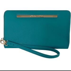 Steve Madden Tik Tok Famous Zip Around Wristlet NWT